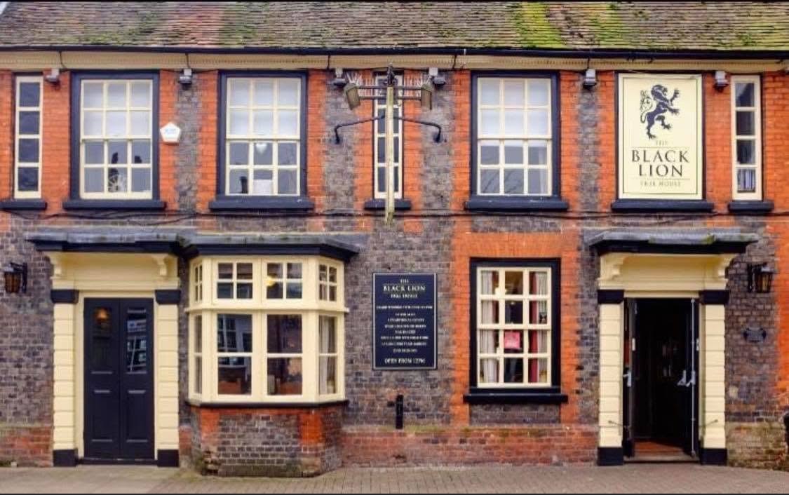 The front of The Black Lion on Leighton Buzzard High Street